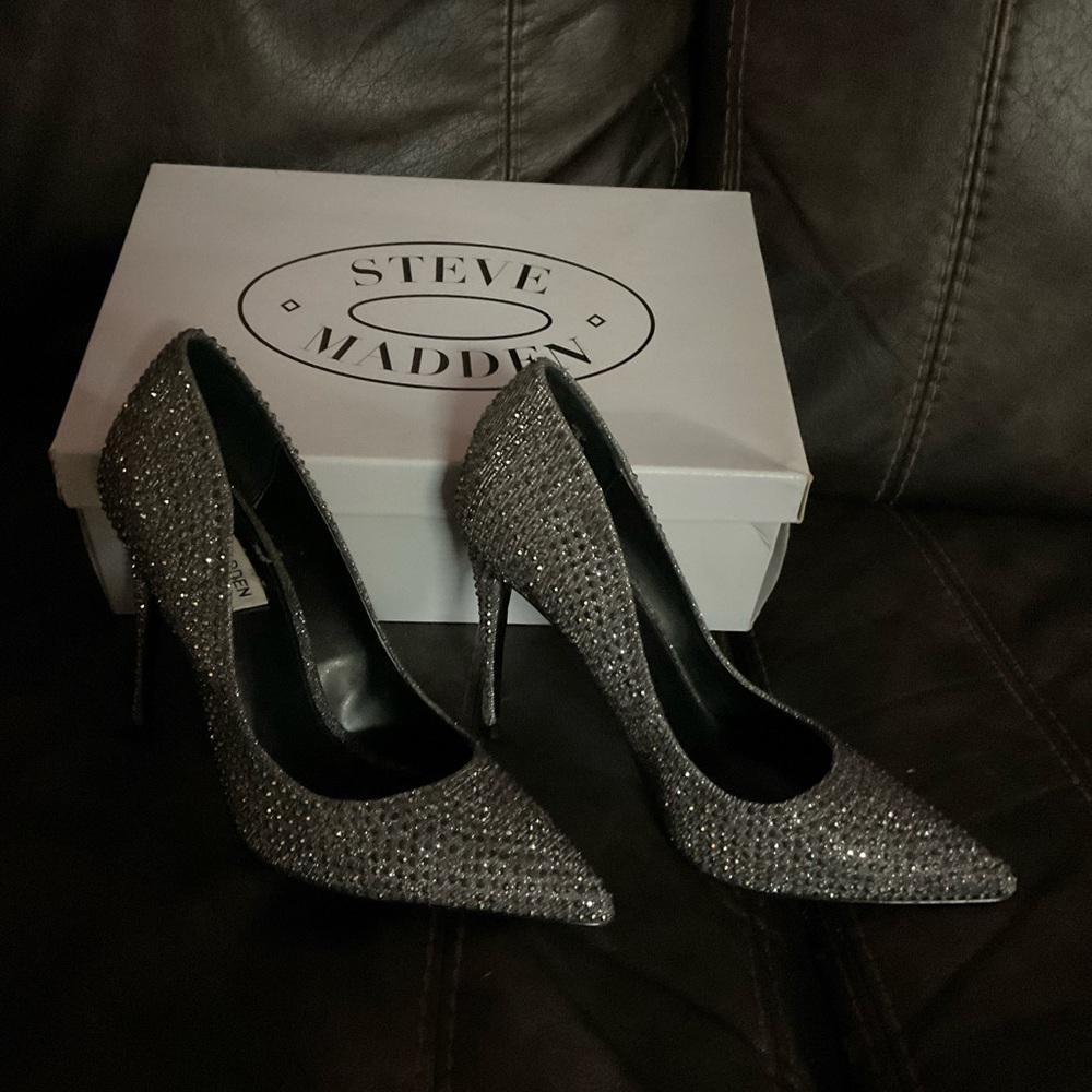 Steve Madden 7.5 Rhinestone Stilettos - Picture 5 of 6
